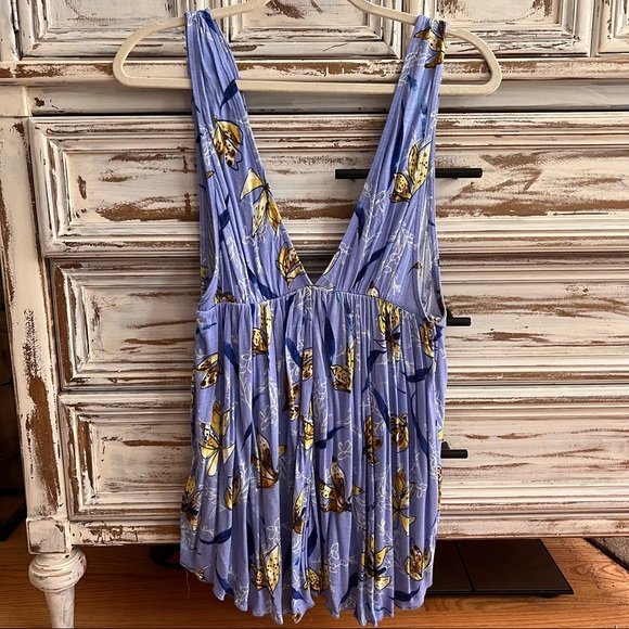 Urban Outfitters Deep V Top - Picture 2 of 2